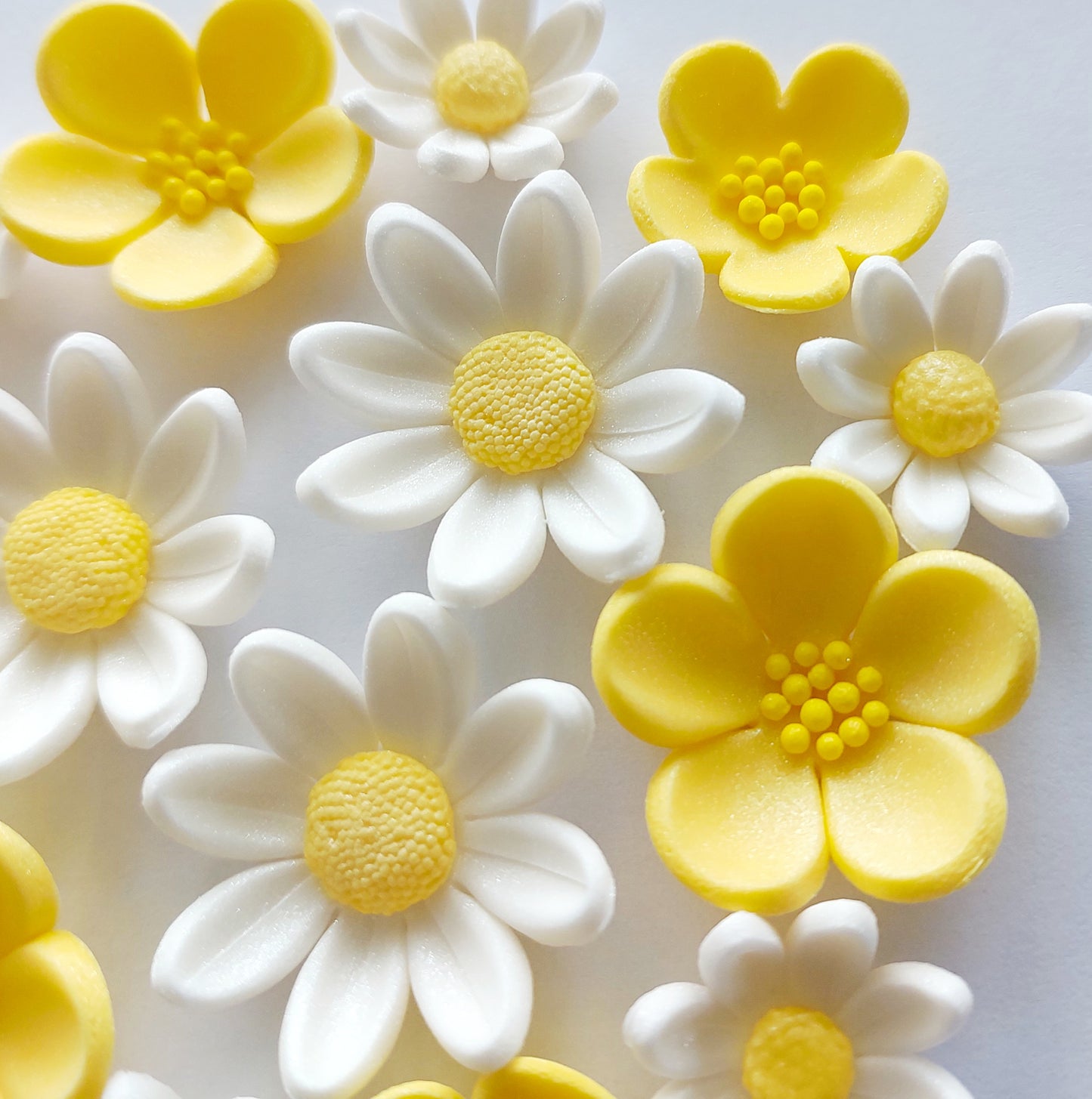 Buttercups and Daisies x 15 - Edible Icing Cake Decorations