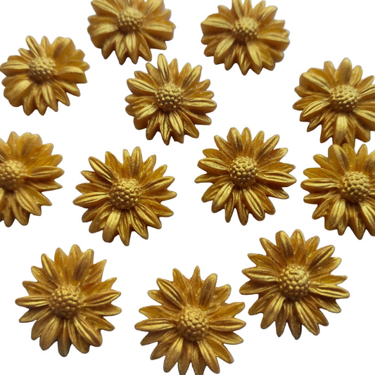Edible gold fondant daisies